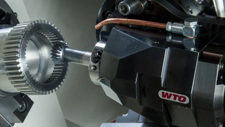 Hochproduktives Wälzschälen von Innen- und Außenverzahnungen mit CNC Drehzentren