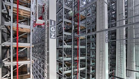 Mehr als 2.000 Regalbediengeräte mit SAP MFS gesteuert