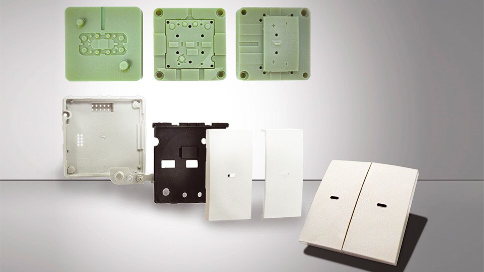 Mit Hilfe von 3D-gedruckten Spritzgussformen von Stratasys (grün) aus Digital-ABS-Materialien sind Komponenten für Prototypen gefertigt. Fotos: Berker