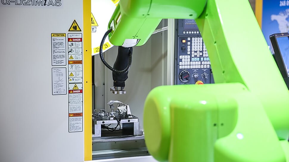 Kollaborierende Roboter schließen die Lücke zwischen Handarbeit und vollautomatisierter Produktion. 
