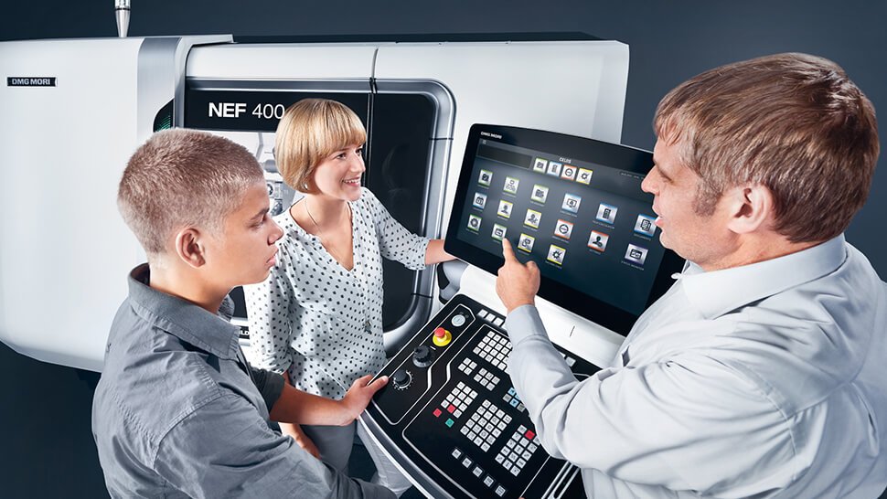 Mit der NEF 400 bietet DMG Mori eine kompakte Universal-Drehmaschine mit Celos für den zukunftsweisenden Einstieg in den Ausbildungsbetrieb 4.0. 
