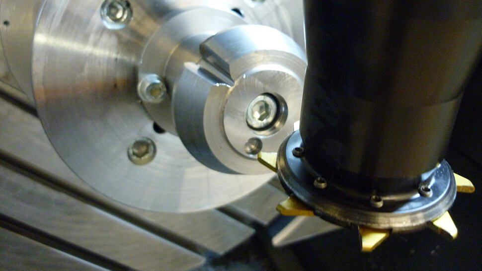 Invomilling ist eine von Sandvik Coromant entwickelte Methode zur flexiblen Herstellung von gerad- und schrägverzahnten Stirn- und Kegelrädern auf Fünf-Achs-Fräsmaschinen. Foto: Hochschule Aalen