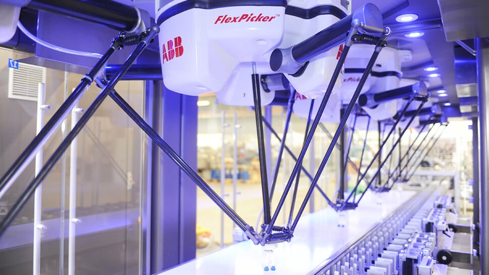 Roboterlinie mit generativ gefertigten Greifern. Fotos: Robomotion