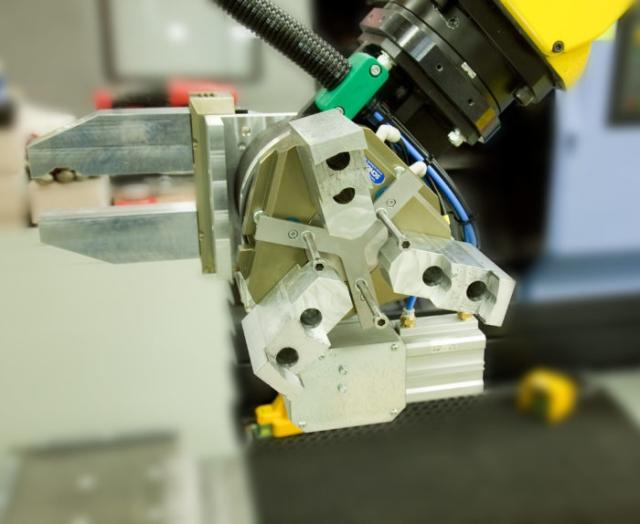 Kleinere Losgrößen kostengünstig produzieren (2/3): Roboterhandling und Greifen