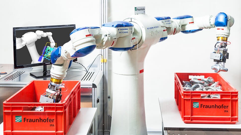 Die Software für den Griff-in-die-Kiste ermöglicht das Vereinzeln ungeordnet vorliegender Werkstücke durch den Roboter. Fotos: Rainer Bez/Fraunhofer IPA