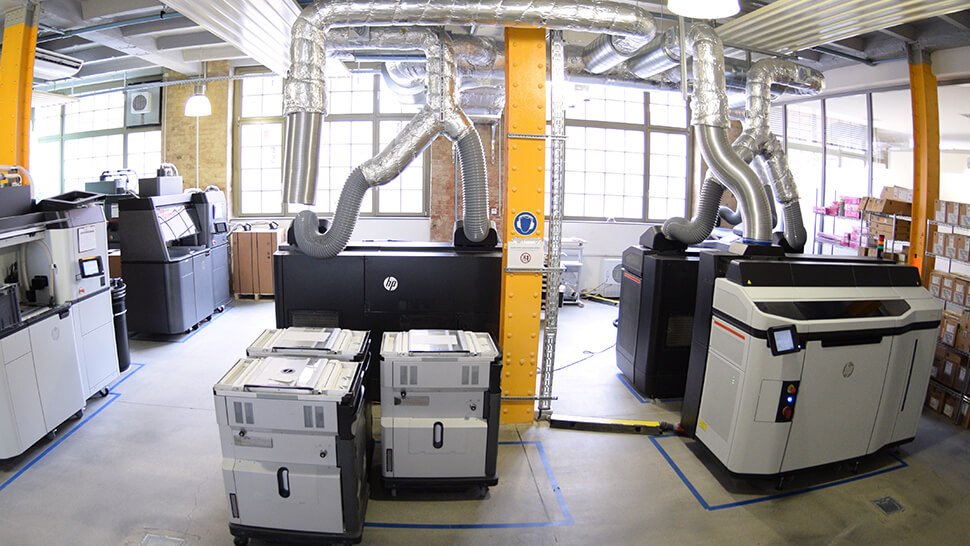 Für die Produktion von additiv gefertigten Komponenten nutzt Rapidoject vier Produktionsdrucker aus der Jet-Fusion-Serie von Hewlett Packard.