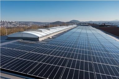 UTH  GmbH setzt mit großflächiger PV-Anlage auf Sonnenenergie