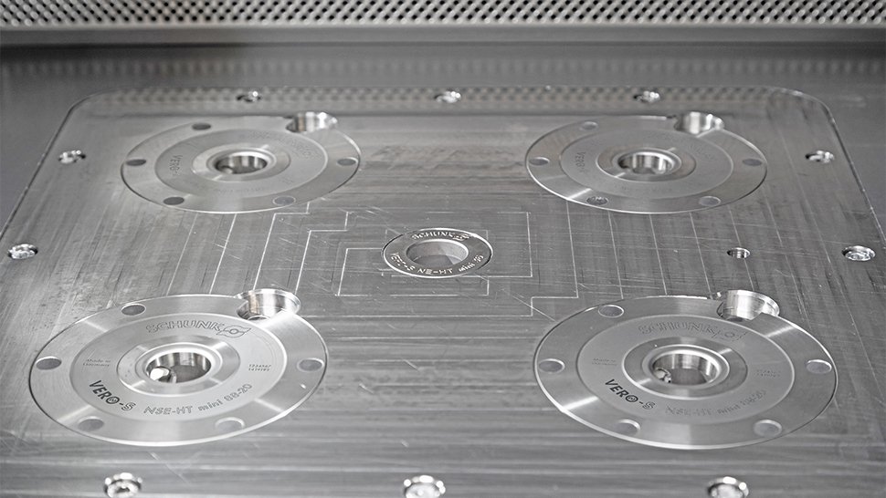 Einbausituation des Nullpunktspannsystems im 3D-Metalldrucker. 
