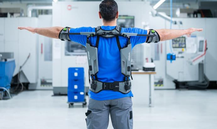 eMagazine Ausgabe 1 | 2024: Exoskelette machen schwere Jobs leicht 
