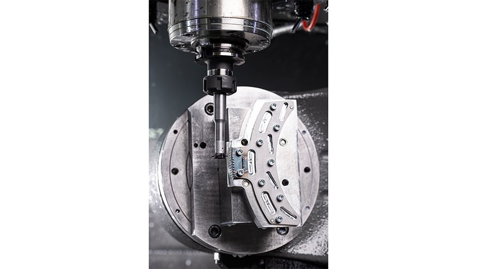 Durch den schwingungsdämpfenden Vollhartmetallschaft treten trotz langer Auskragung keine Probleme mit Vibrationen des Werkzeugs auf. Fotos: Sauermann/Horn