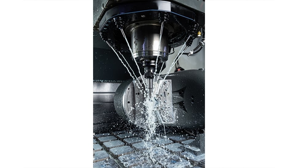 Im Unternehmen Asch & Sebert wurde ein Kühlmittelring entwickelt, bei dem sich die Kühlmitteldüsen automatisch der Werkzeuglänge anpassen.